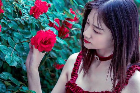 银发经济加速向新 催生万亿级大市场